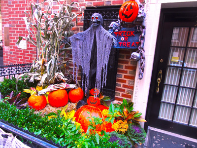 Murray Hill Halloween display
